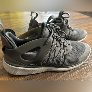 Nike Womens Free Viritous 725060-005 Gray Running Shoes Sneakers Size 6